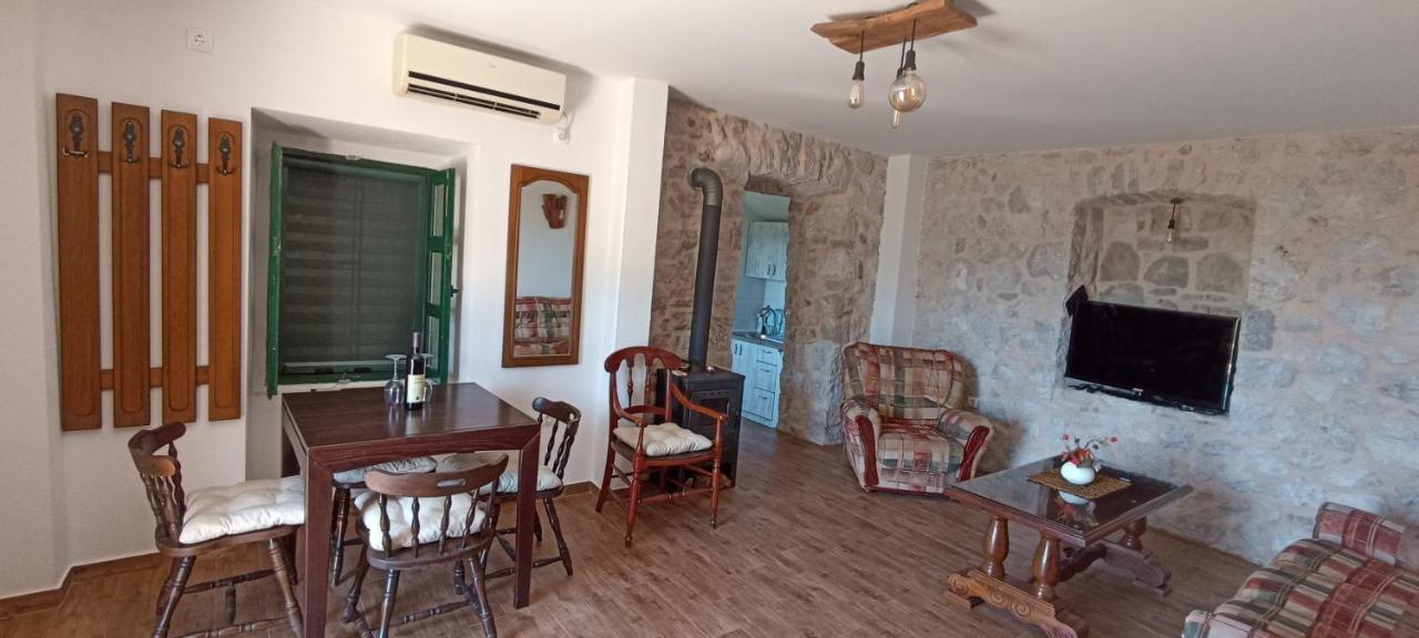 Вилла Rustic Stone House Бар Экстерьер фото