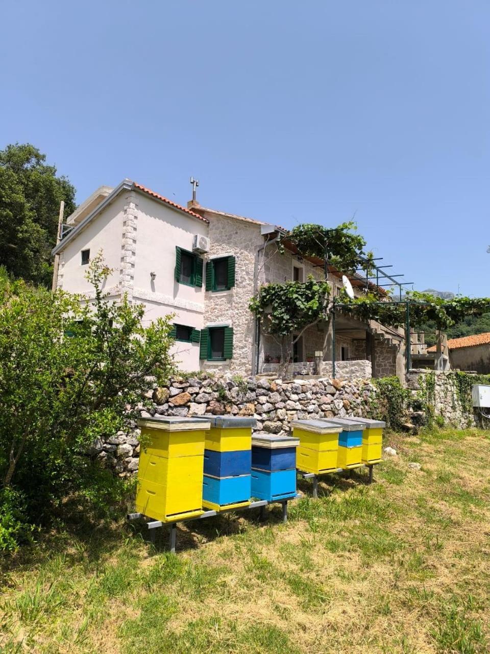 Вилла Rustic Stone House Бар Экстерьер фото